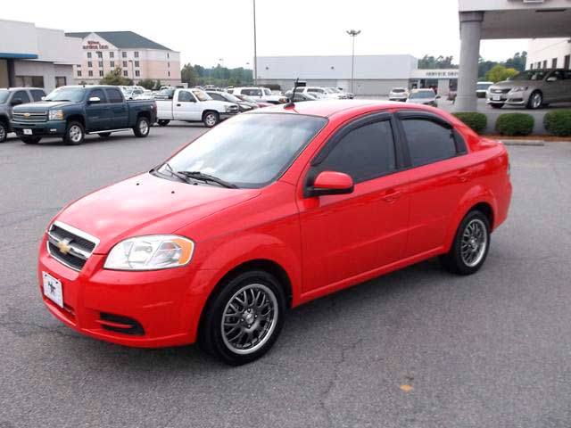 Noleggio auto in Moldova prezzi - Chevrolet Aveo Rosso1