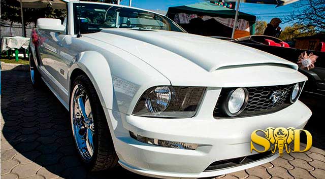 Noleggio Cabriolet in Chisinau, Moldova - Ford Mustang bianco1