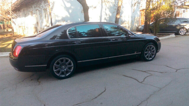 autonoleggio macchina per un matrimonio chisinau - BENTLEY nero -3