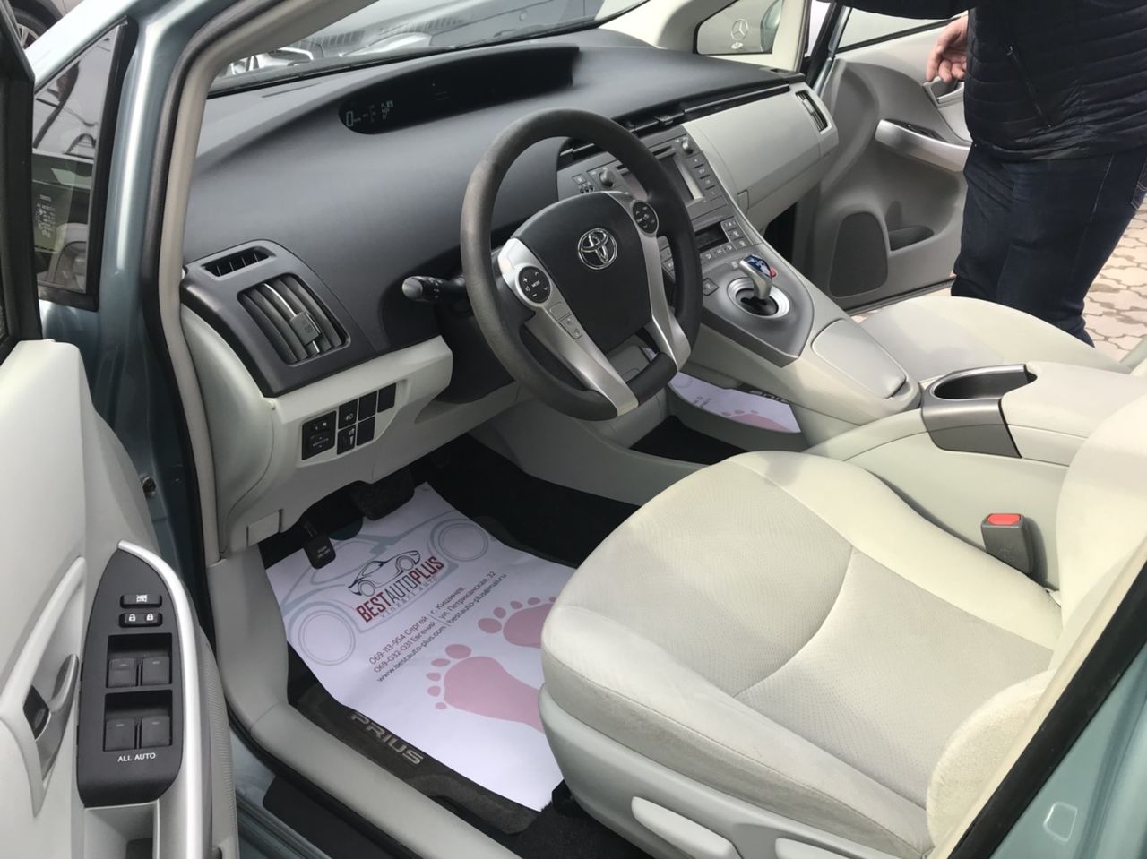 Toyota Prius -Masini la Procat Chisinău Ieftine7