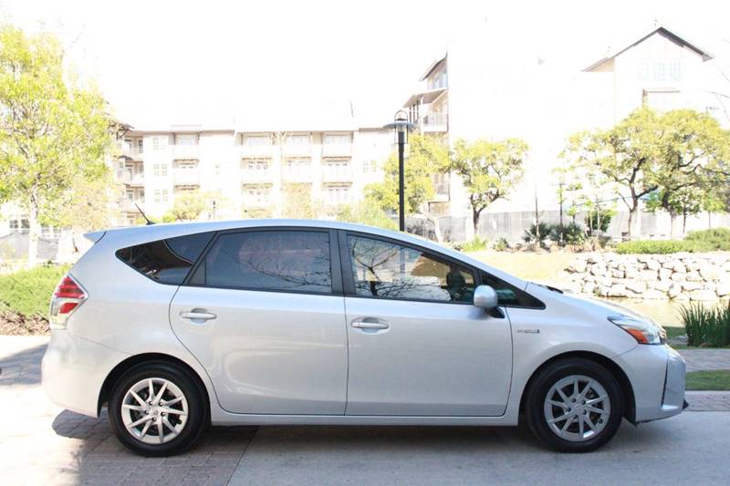 Noleggio Auto in Moldova, Chisinau - Toyota Prius V