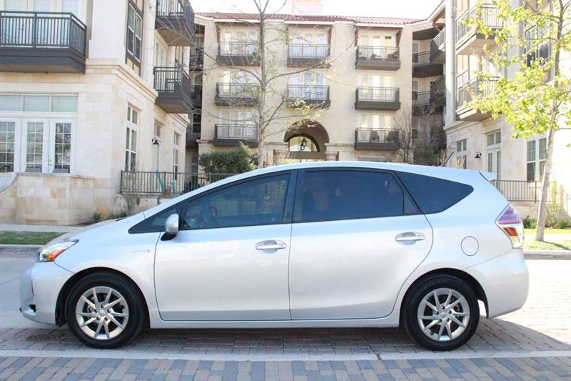 Noleggio Auto in Moldova, Chisinau - Toyota Prius V